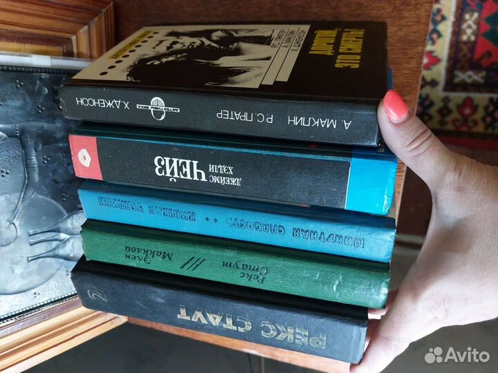 Книги Лесков,Сухомлинский,детективы