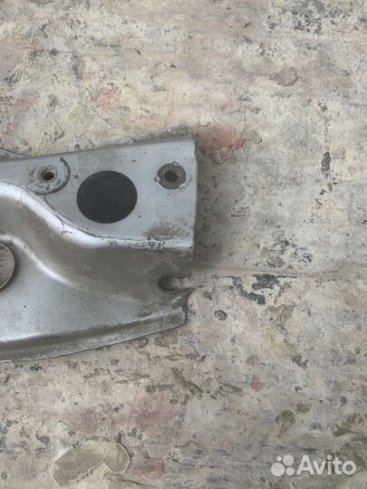 Планка замка капота Toyota Camry 40 06-11 гв