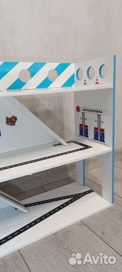 Детская парковка для машинок