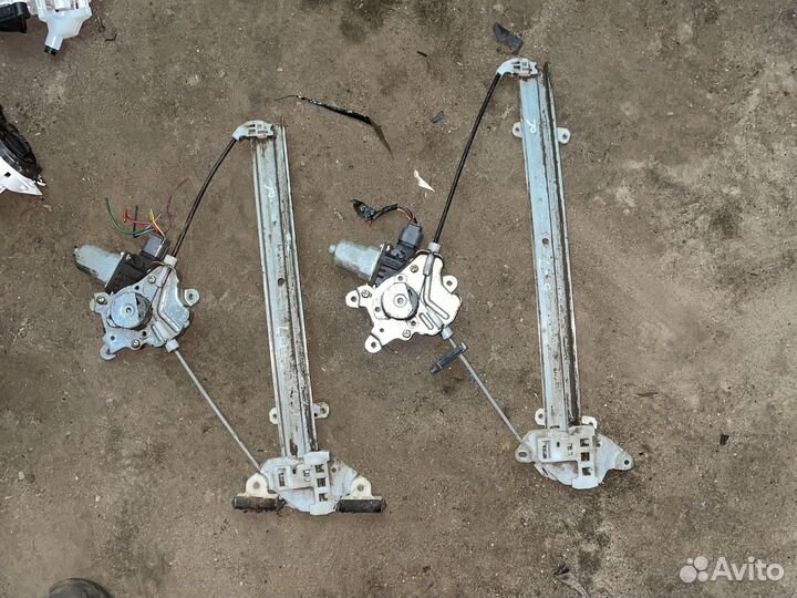 Стеклоподъемник Mitsubishi Lancer 9