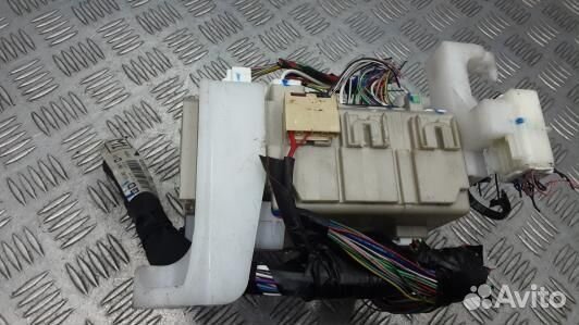 Блок предохранителей toyota avensis T27 (LNI19M102