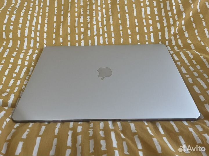 Apple MacBook air 13 2020 m1