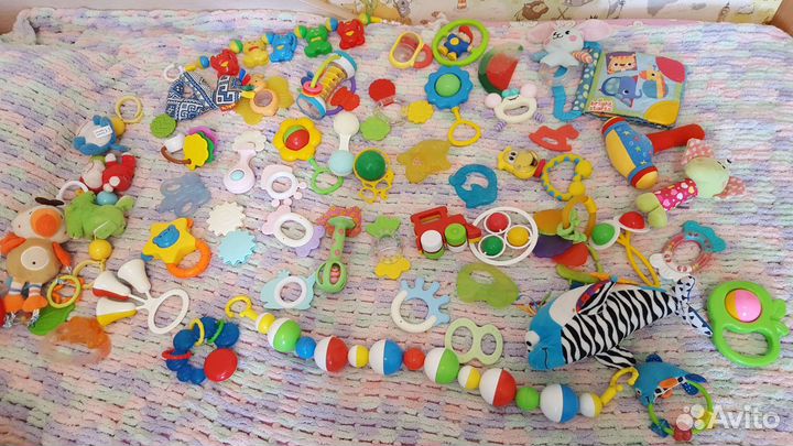 Пакет игрушек, погремушек, грызунков