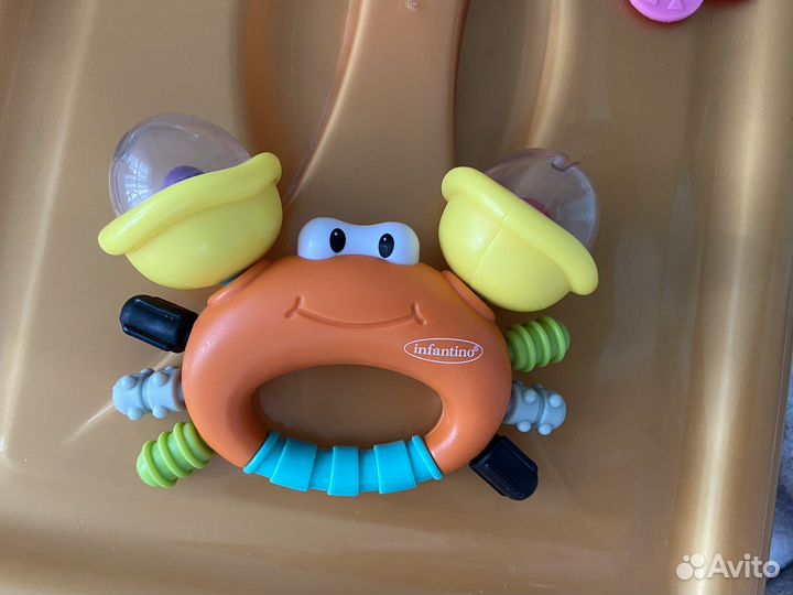 Погремушки и игрушки для малышей