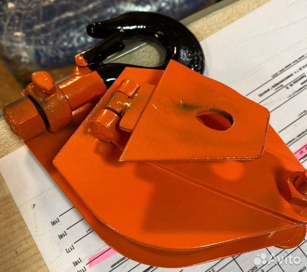 Блок шкивовый однорольный с крюком и отк щекой