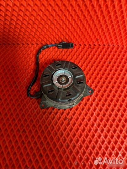 Моторчик вентилятора правый Honda Civic 9FB
