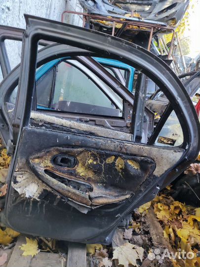 Задняя правая дверь Hyundai elantra 1995-2000