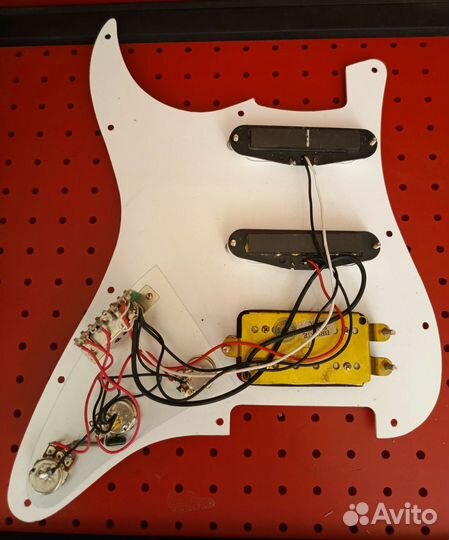 Пикгард электрогитары Squier Stratocaster Bullet