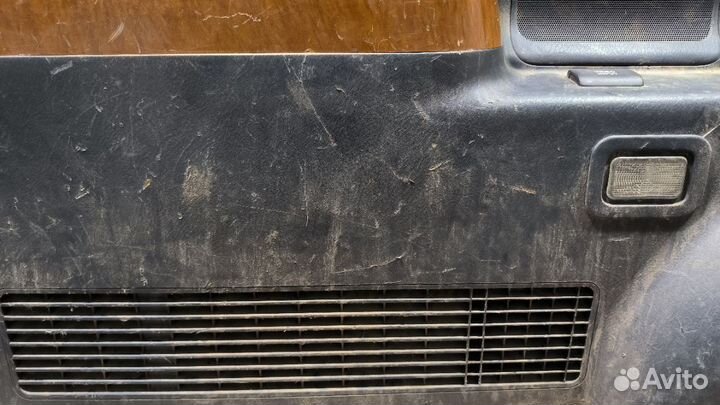 Обшивка багажника задняя правая Honda Stepwgn RF3