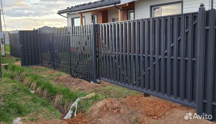 Забор из евроштакетника с установкой под ключ