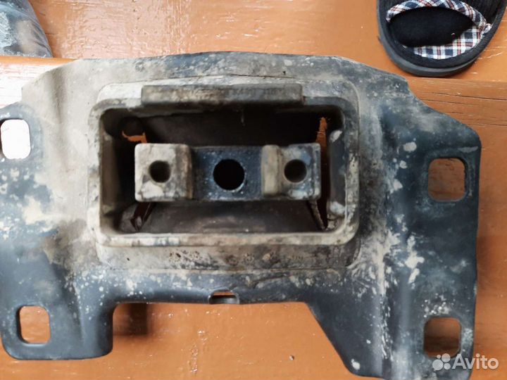 Подушка двигателя