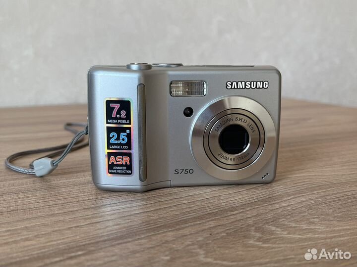 Компактный фотоаппарат Samsung S750
