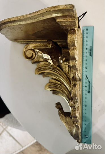 Антикварная угловая полка деревянная позолоченная