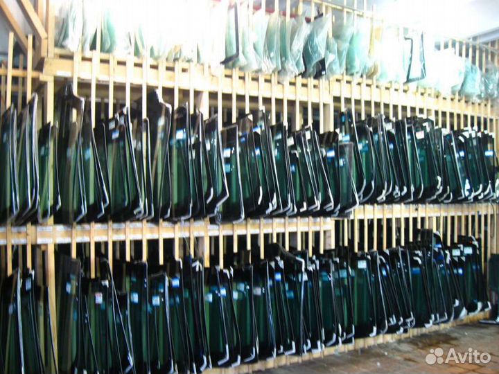 Infiniti G35 Niccan Skailain лобовое стекло