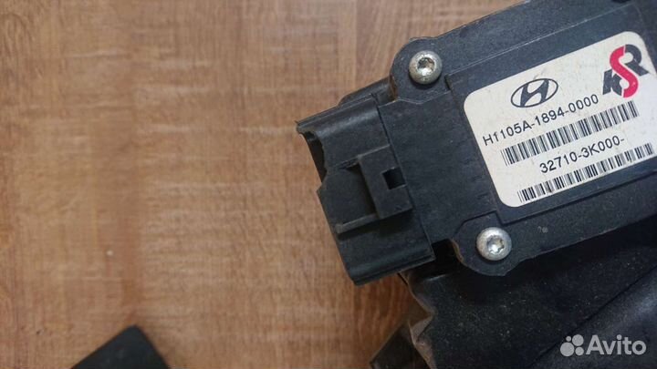 Педаль газа Hyundai Kia 32710-3k000