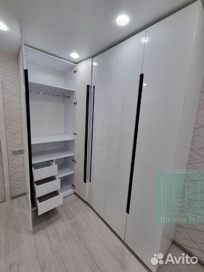 Шкаф с зеркалом