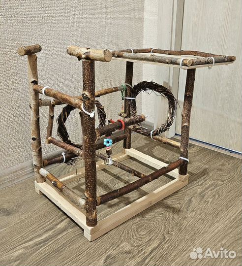 Стенд, игровая площадка для попугаев