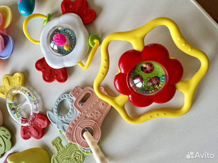 Погремушки и прорезыватели пакетом