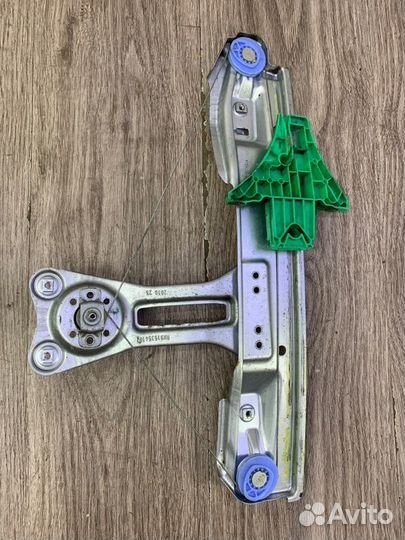 Стеклоподъемник задний правый Opel Astra J хетчбэк