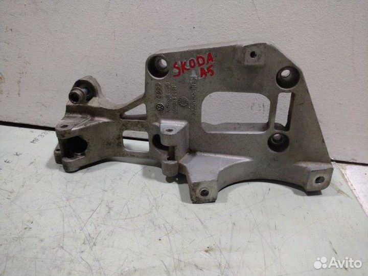 Кронштейн генератора Skoda Octavia A5 A5 2004-2015