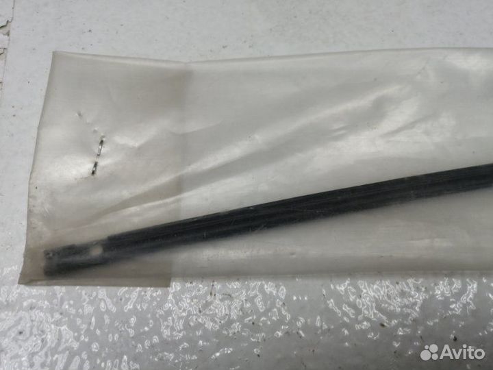 Молдинг лобового стекла передний левый Volkswagen