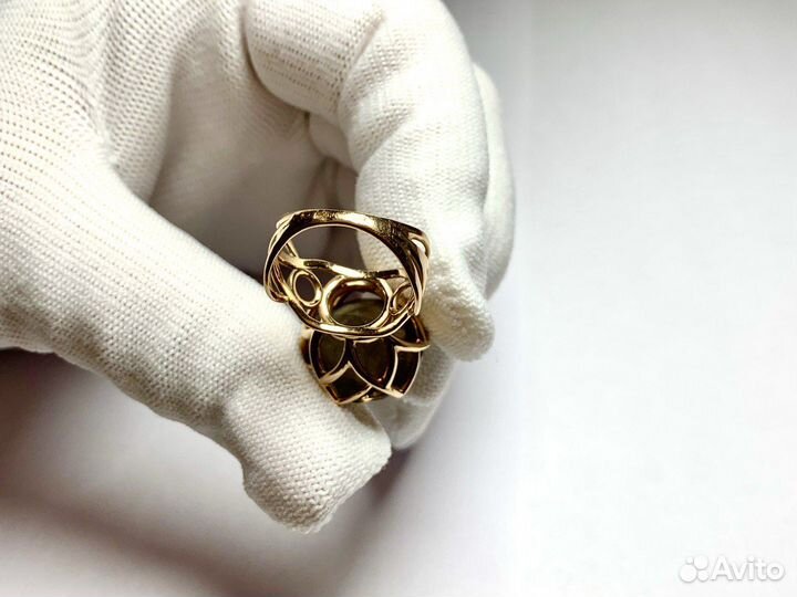 Кольцо золотое с топазом