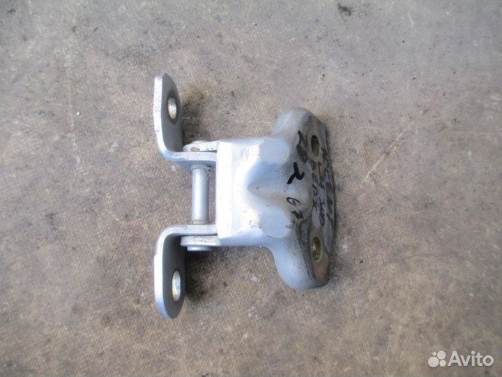 Петля двери задней левой верхняя Hyundai Accent II