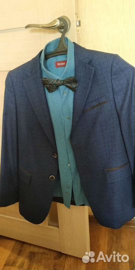 Пиджак, рубашка и бабочка