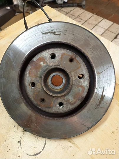 Кулак поворотный передний левый Citroen C4B7 2011