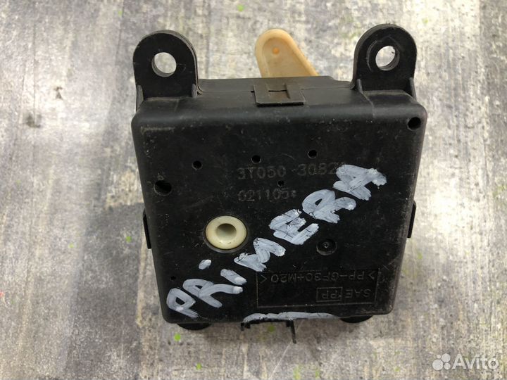 Моторчик заслонки печки Nissan Primera / Примера