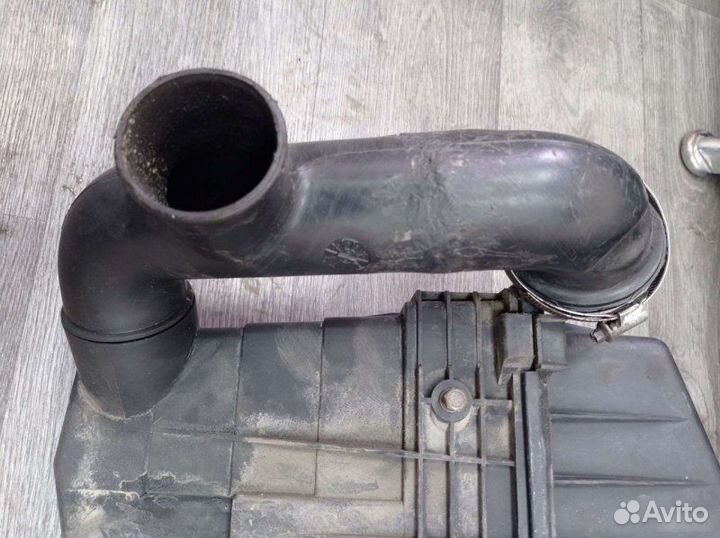 Корпус воздушного фильтра Land Rover Freelander