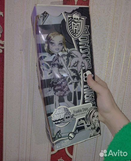 Френки Ч/Б побережье черепа