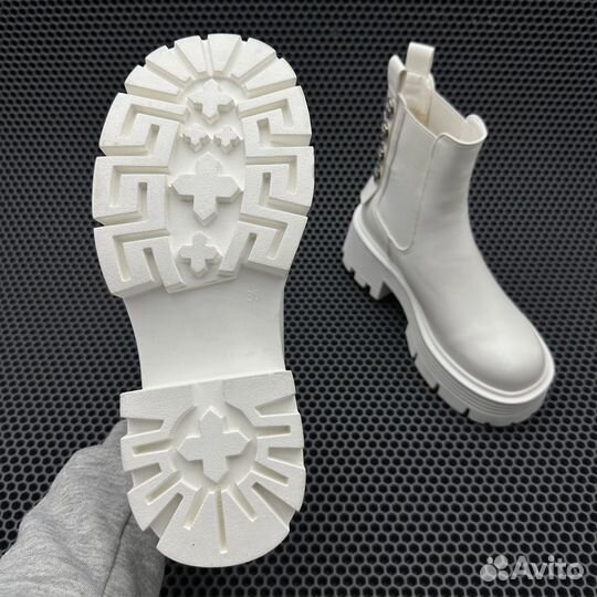 Ботинки женские зимние с мехом белые