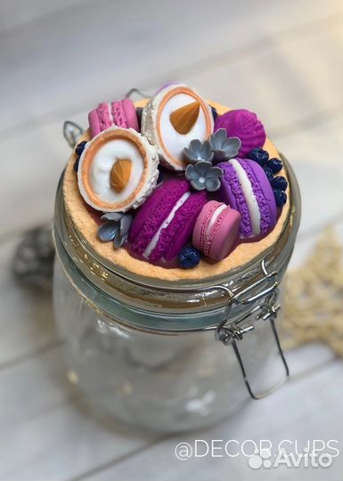 Банка для хранения с декором