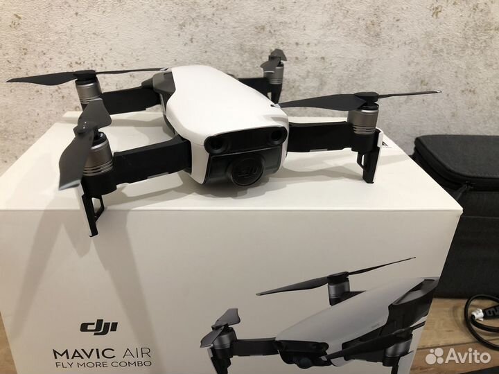 Квадрокоптер DJI Mavic Air Combo