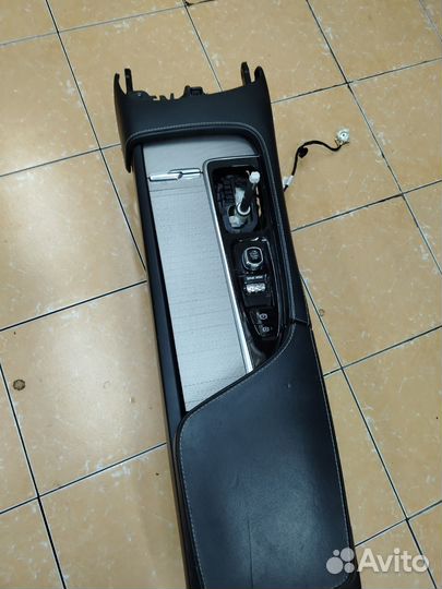 Консоль центральная Volvo Xc90 2016-2022