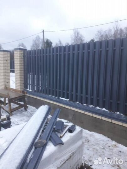 Забор из штакетника для дома