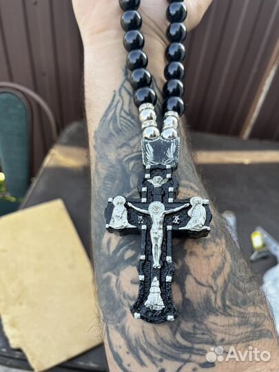 Бусы крест в авто