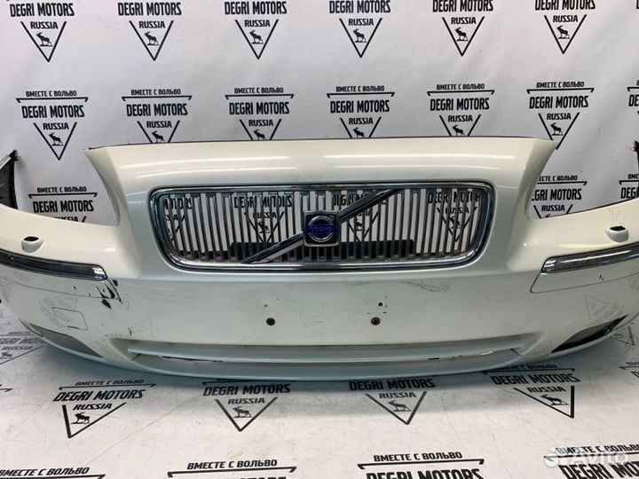 Бампер передний оригинал в сборе Volvo V70 (05-08)