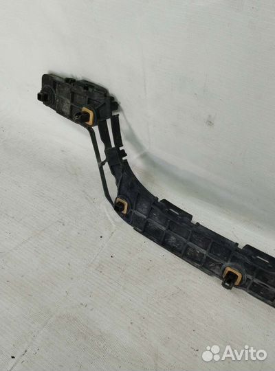 Кронштейн задний левый toyota Land cruiser 200