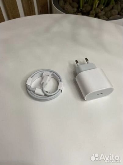 Комплект зарядное устройства Apple 20W iPhone