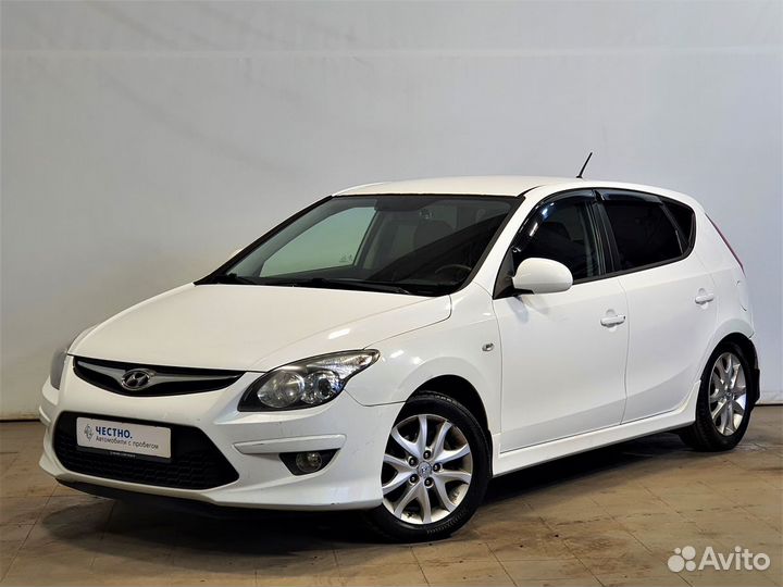 I30 с пробегом. Hyundai i30 2011. hyundai i30 2011 рестайлинг. хендай ай 30 2011. хендай ай 30 белый.