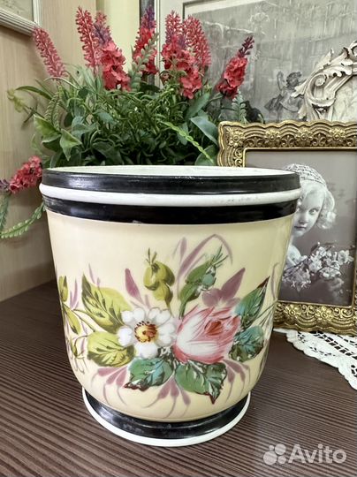 Фарфоровое кашпо