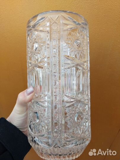 Большая хрустальная ваза