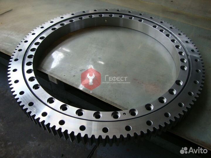 Опорно-поворотный круг Volvo EC360NLC