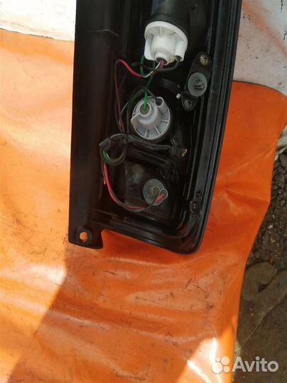 Фонарь задний левый Suzuki Ignis (2000-2005)