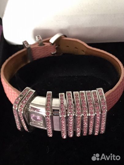 Часы женские с розовыми стразами