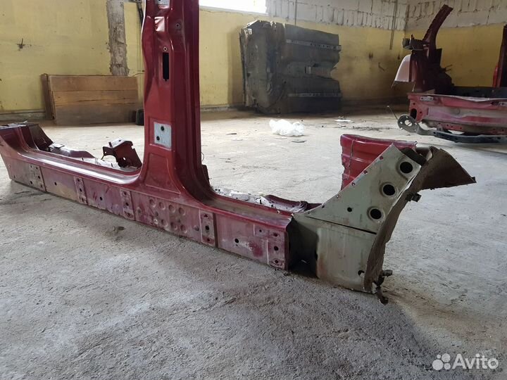 Порог левый BMW X5 2003 год E53