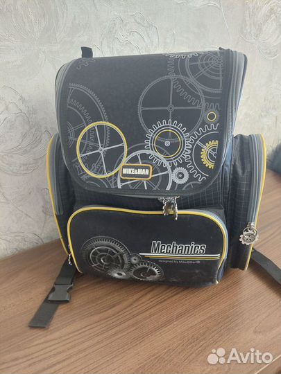 Продам портфель школьный
