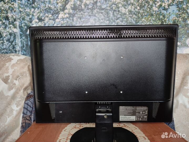 Монитор Philips 19 дюймов